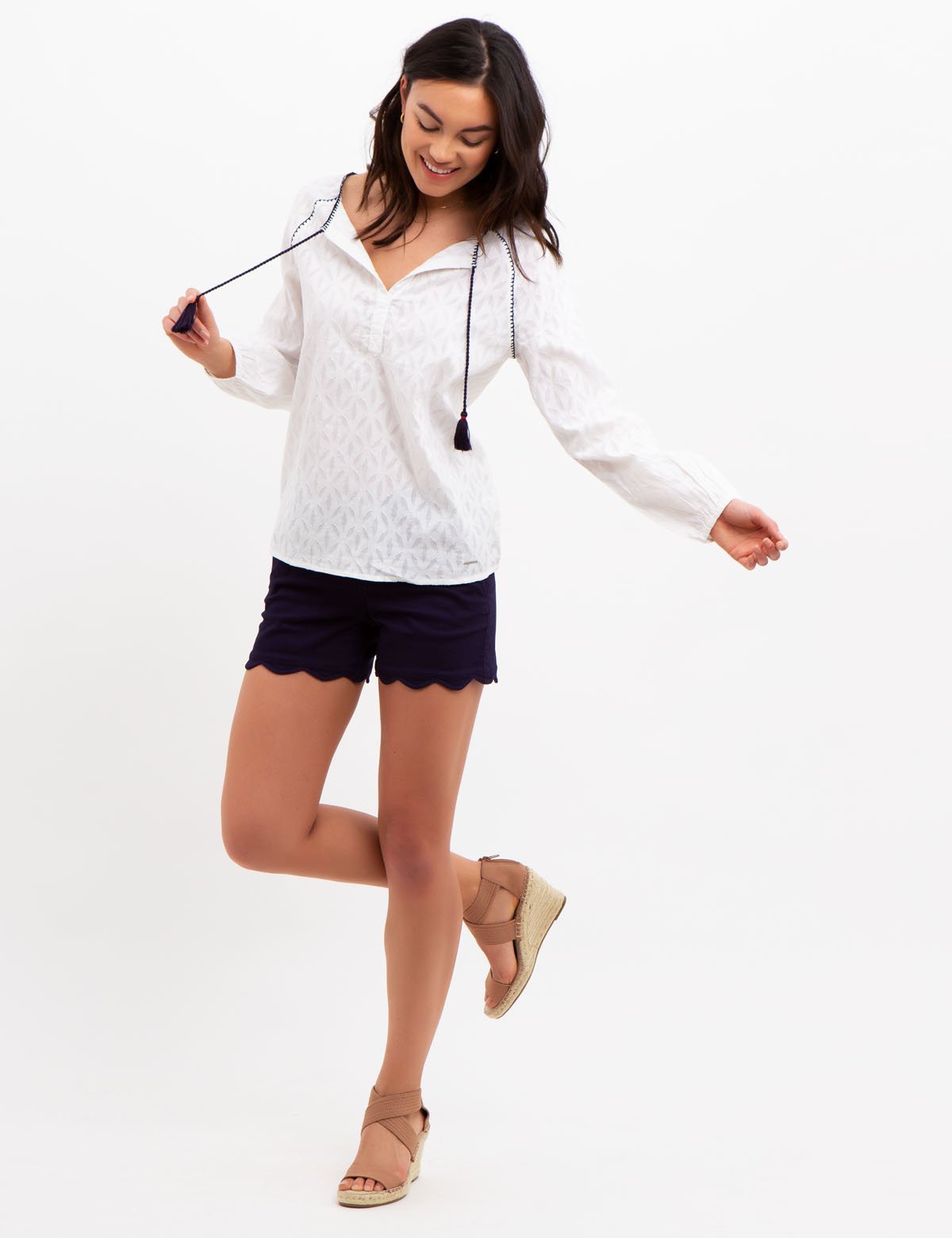 Women's Scalloped Hem Denim Shorts - Cotton Blend Stretch