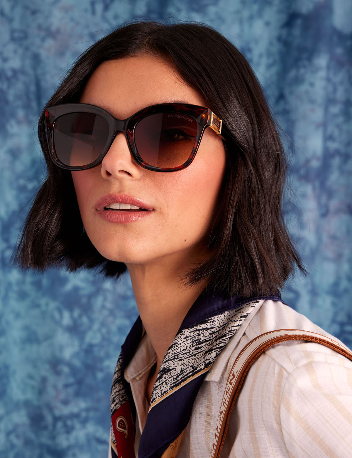 Women's Oversized Plastic Sunglasses – Stylish UV Protection